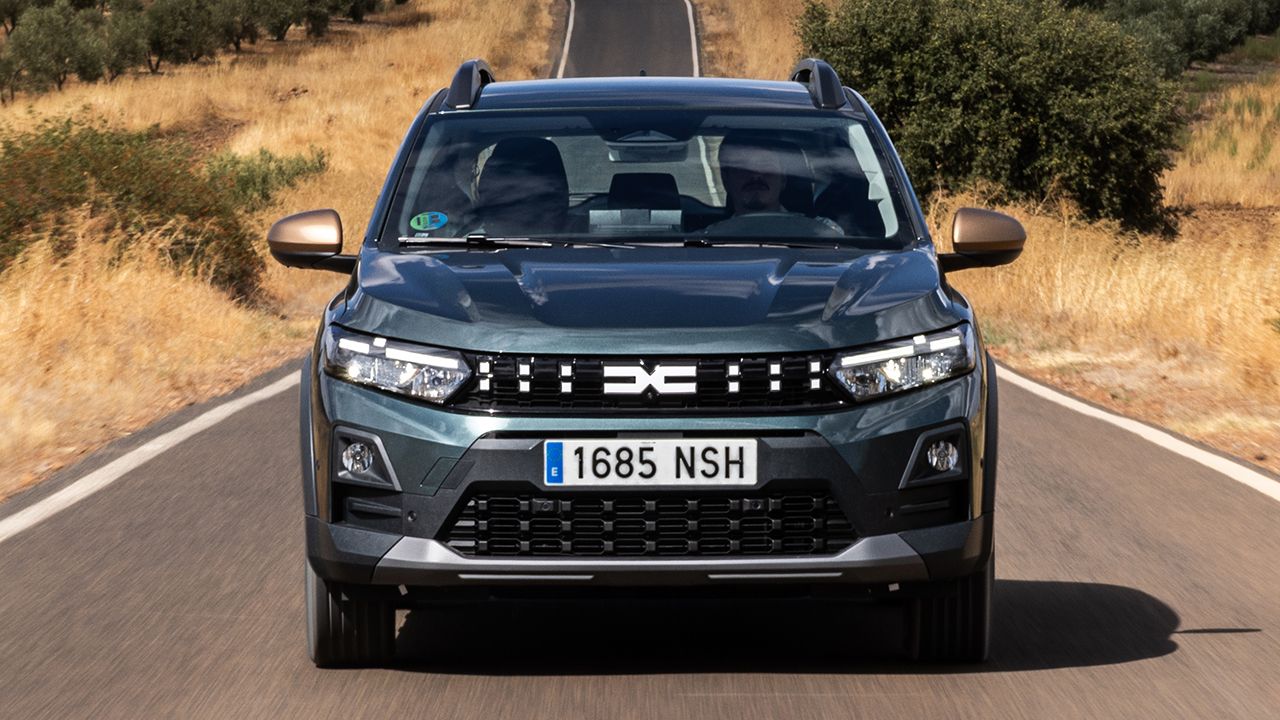 Dacia Launches First Hybrid Sandero With 155 HP, Making It the Cheapest Hybrid in Its Segment