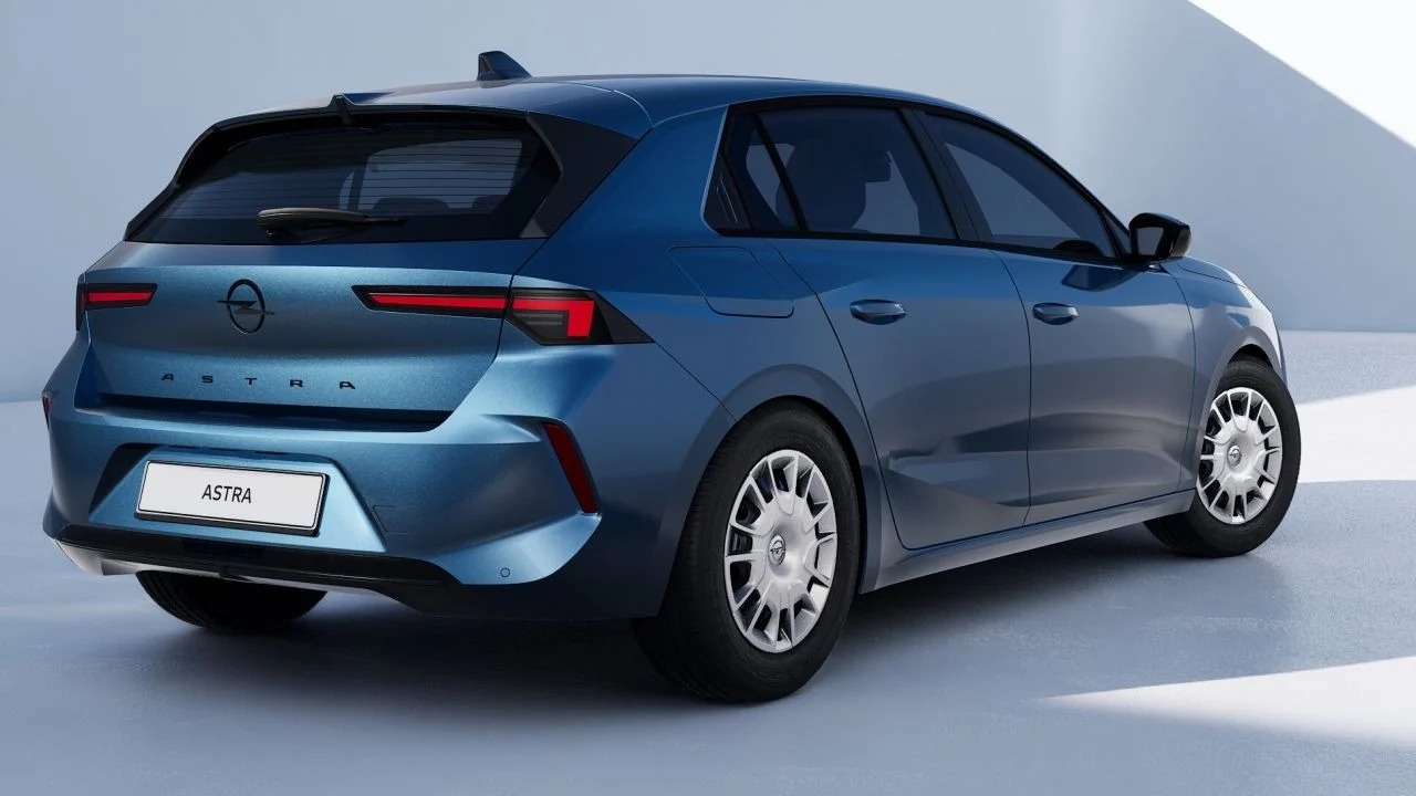 Opel Astra Adds More Affordable Start Trim with Standard Automatic Transmission