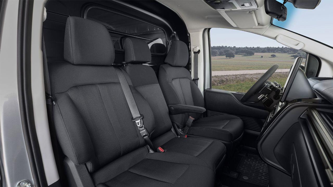 Hyundai Unveils STARIA Cargo Electric Van with 800-Volt System and 450 km Range in Paris