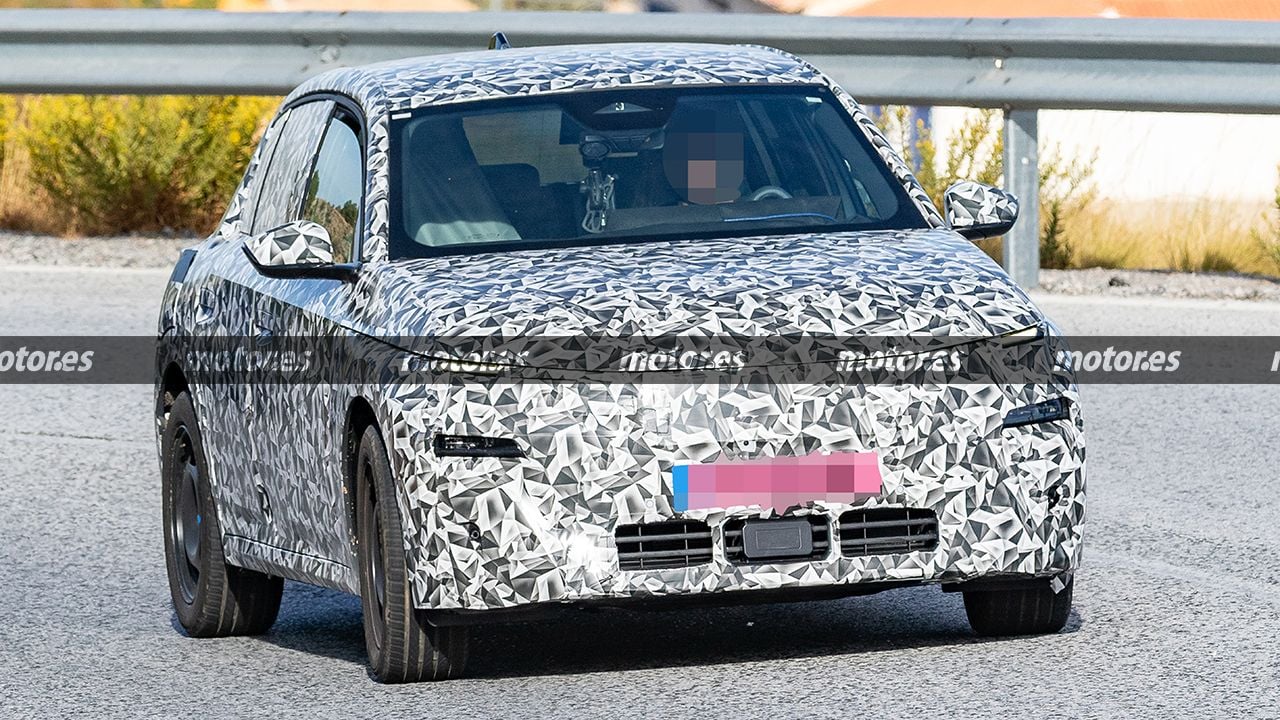 Peugeot 208 Electric Prototype Spied, Confirming New Interior and Battery Options