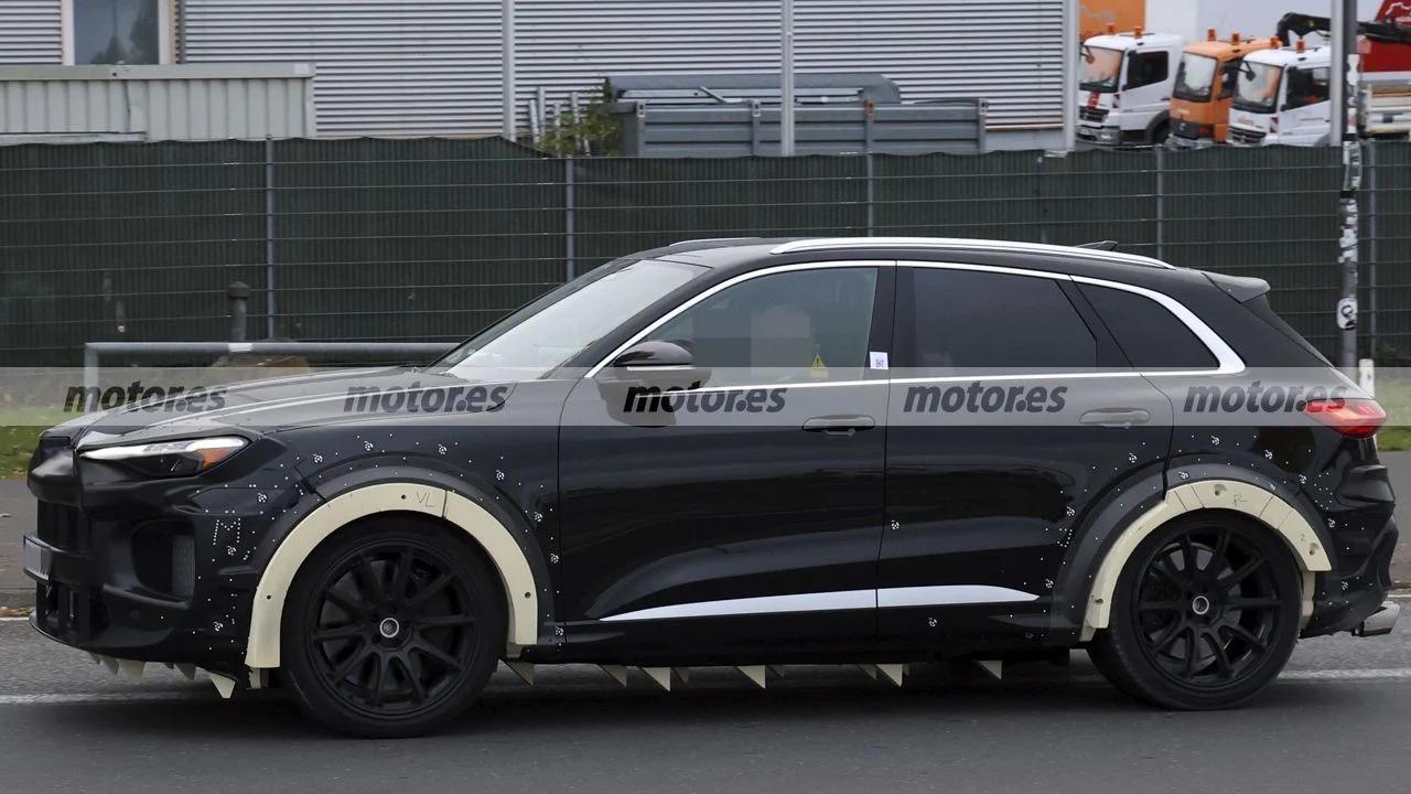Porsche's Future Gasoline SUV Prototype Shows Big Interior Changes