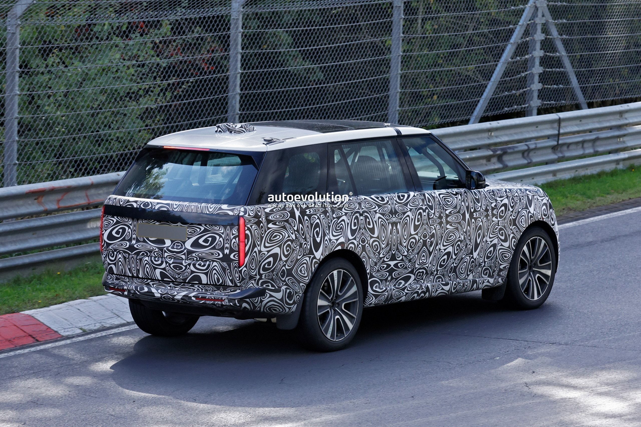 2027 Range Rover Facelift Spotted Shedding Camouflage During Testing