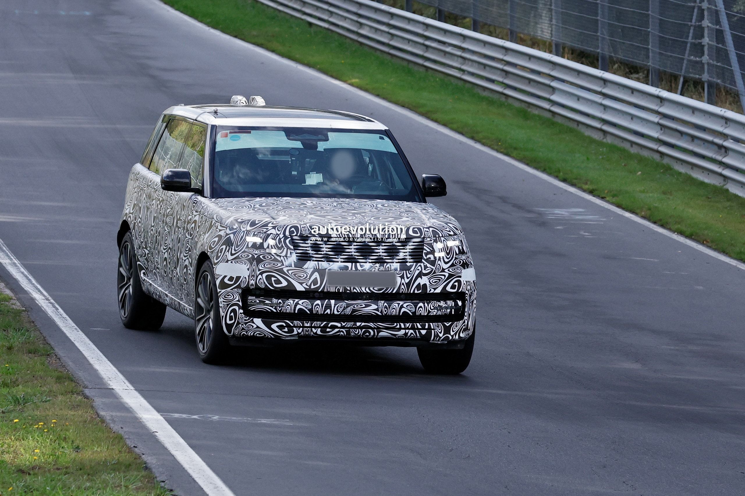 2027 Range Rover Facelift Spotted Shedding Camouflage During Testing