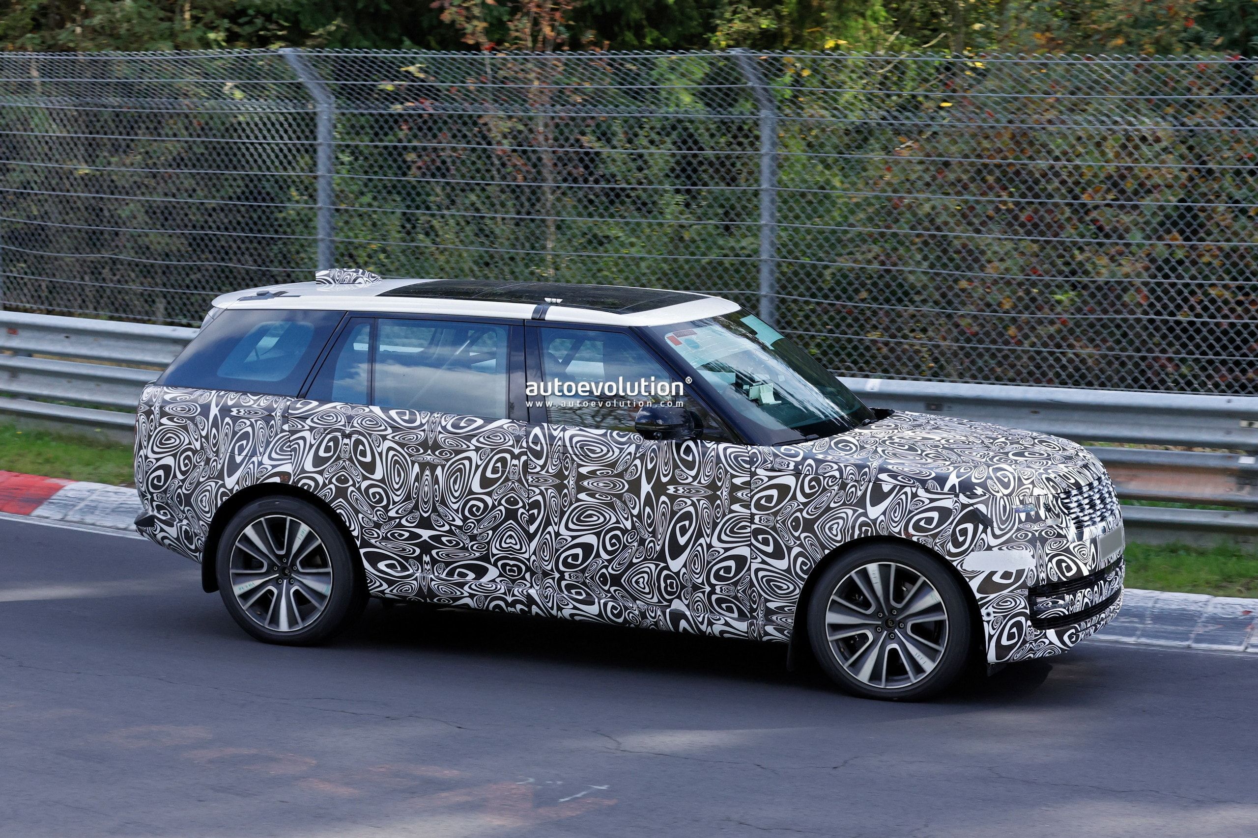2027 Range Rover Facelift Spotted Shedding Camouflage During Testing